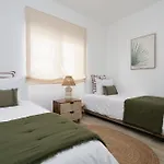 Amazing House With Balcony Διαμέρισμα