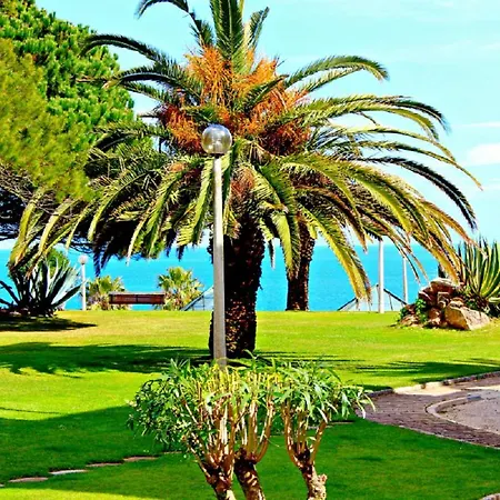 Amazing House With Balcony *