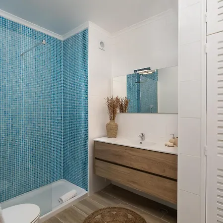 Amazing House With Balcony *